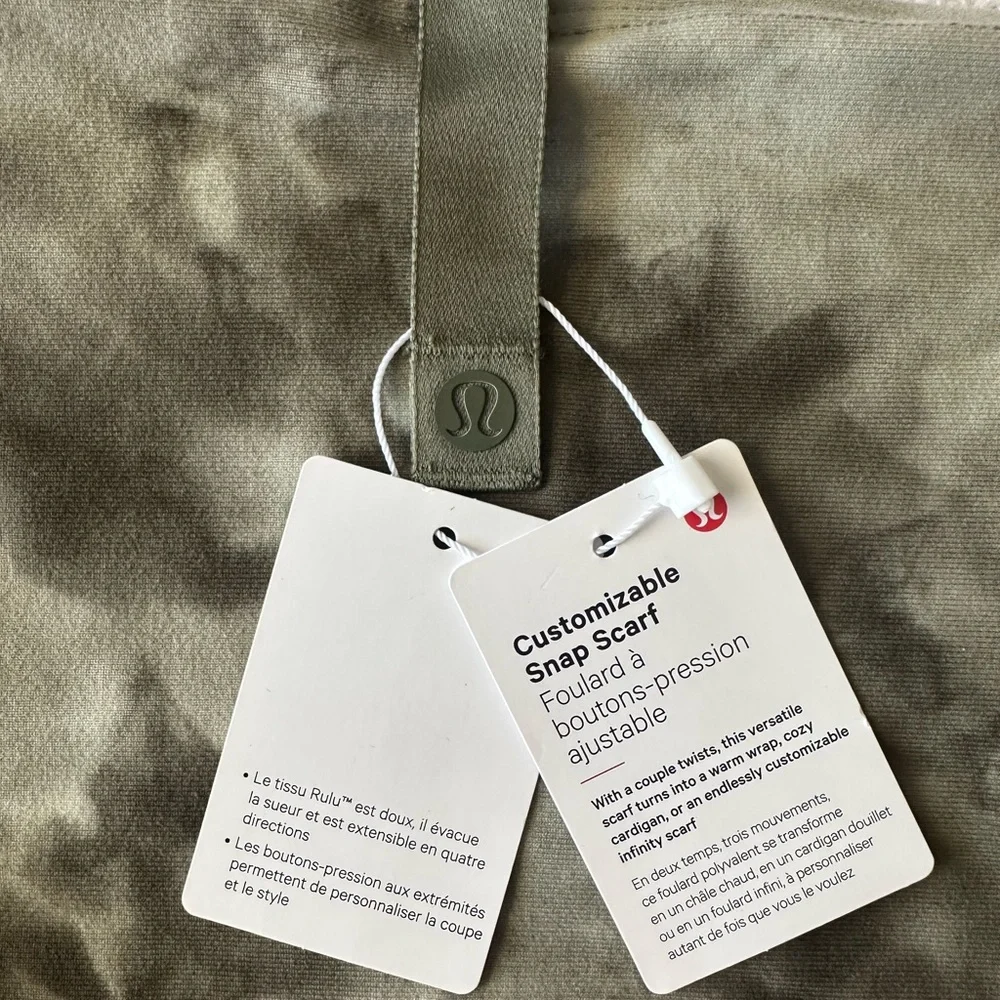 NWT Lululemon Customizable Snap Scarf